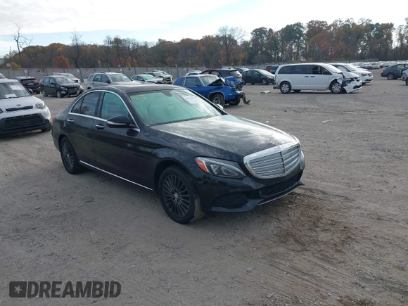 2015 Mercedes-Benz C-Class C 300 Luxury with VIN 55SWF4KB5FU020462, listed as a IAAI auction lot 40770678 with 136,442 mi miles. Bid and sale history available at carsss.com. Image 1.