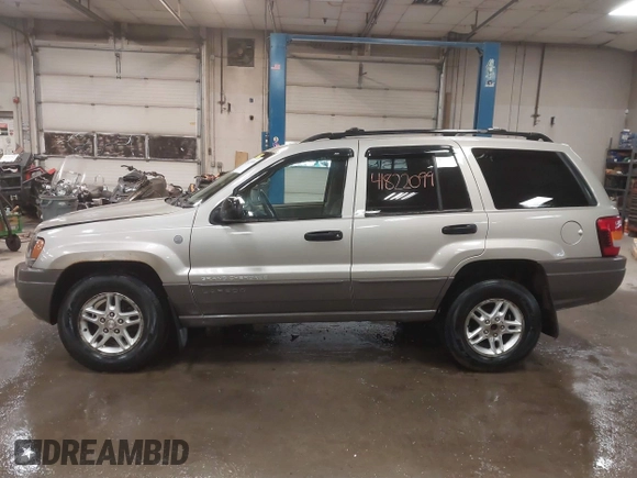 2004 Jeep Grand Cherokee Laredo with VIN 1J4GW48S44C321869, listed as a IAAI auction lot 41822099 with 181,663 mi miles. Bid and sale history available at carsss.com. Image 14.