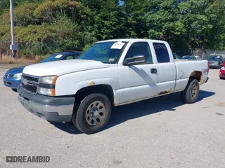 2006 Chevrolet Silverado 1500 LT1 with VIN 2GCEK19V161303709, listed as a IAAI auction lot 40294788 with 211,821 mi miles. Bid and sale history available at carsss.com. Image 2.