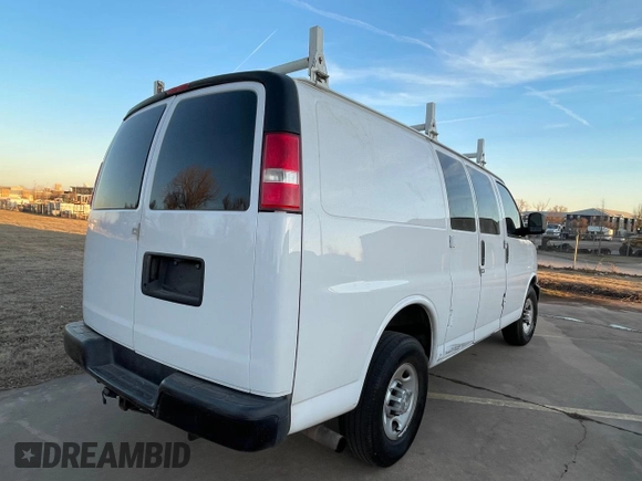 2017 Chevrolet Express Cargo with VIN 1GCWGAFFXH1119347, listed as a Copart auction lot 46950255 with 261,808 mi miles and Clean title. Bid and sale history available at DreamBid. Image 4.
