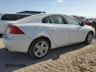 2014 Volvo S60 T5 z VIN YV1612FS9E2280986, wystawiony jako Copart lot #54406225 z przebiegiem 161 414 mil mil oraz Czysty tytuł • Clean title. Historia ofert i sprzedaży dostępna na DreamBid. Obrazek 3.