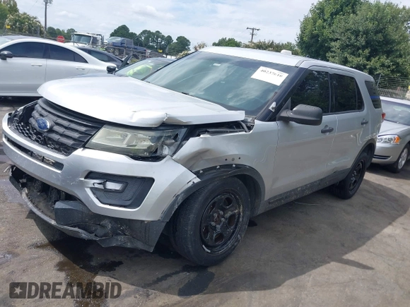 2016 Ford Police Interceptor Utility z VIN 1FM5K8AR5GGA04361, wystawiony jako IAAI lot #40237610 z przebiegiem 126 853 mil mil oraz . Historia ofert i sprzedaży dostępna na DreamBid. Obrazek 2.