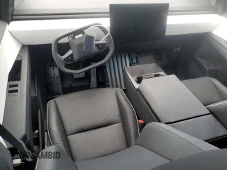 2024 Tesla Cybertruck Cyberbeast z VIN 7G2CEHEEXRA017141, wystawiony jako Copart lot #70618564 z przebiegiem 2790 mil mil oraz Szkody całkowita. Historia ofert i sprzedaży dostępna na DreamBid. Obrazek 8.