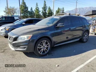 2015 Volvo V60 Cross Country T5 with VIN YV4612HK0F1002064, listed as a Copart auction lot 81794374 with 103,951 mi miles and Clean Title. Bid and sale history available at carsss.com. Image 1.