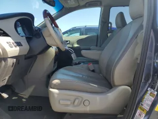 2013 Toyota Sienna XLE с VIN 5TDDK3DC6DS063575, выставлен на аукционе Copart как лот 52725185 с пробегом 125 707 миль миль и Списание • Salvage title. История ставок и продаж доступна на DreamBid. Изображение 7.