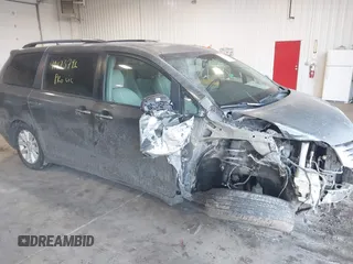 2011 Toyota Sienna XLE with VIN 5TDDK3DC6BS025101, listed as a IAAI auction lot 41473796 with 211,467 mi miles. Bid and sale history available at carsss.com. Image 6.