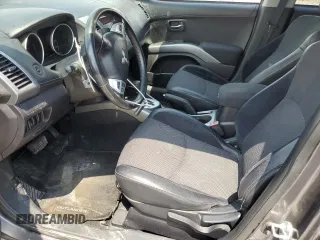 2010 Mitsubishi Outlander XLS z VIN JA4JS4AX2AZ014121, wystawiony jako Copart lot #56403435 z przebiegiem 119 121 mil mil oraz Nie do naprawy • Non repairable. Historia ofert i sprzedaży dostępna na DreamBid. Obrazek 7.