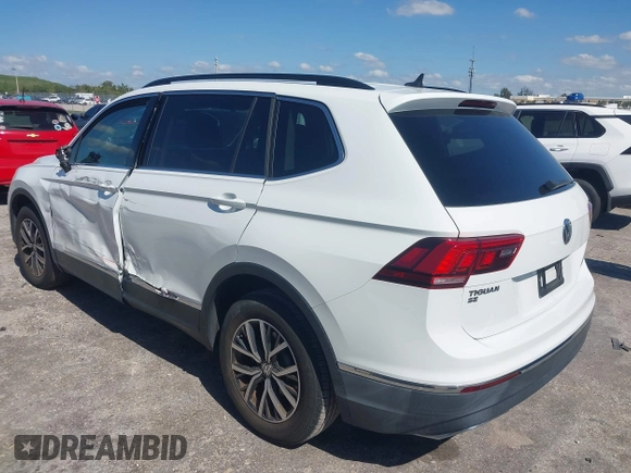 2018 Volkswagen Tiguan SEL with VIN 3VV3B7AX8JM192926, listed as a IAAI auction lot 42034229 with 16,656 mi miles and . Bid and sale history available at DreamBid. Image 3.