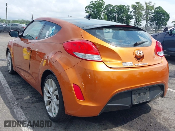 2013 Hyundai Veloster w/Black Int z VIN KMHTC6AD4DU169568, wystawiony jako IAAI lot #42483730 z przebiegiem 214 625 mil mil oraz . Historia ofert i sprzedaży dostępna na DreamBid. Obrazek 3.
