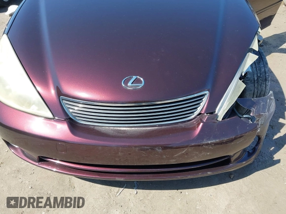 2005 Lexus ES 330 with VIN JTHBA30G455137584, listed as a IAAI auction lot 41961431 with 197,531 mi miles. Bid and sale history available at carsss.com. Image 6.