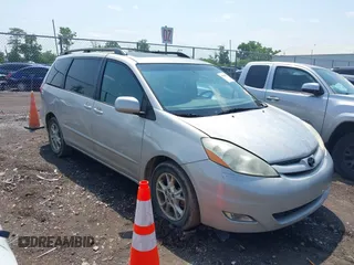 2006 Toyota Sienna XLE z VIN 5TDZA22C56S499679, wystawiony jako IAAI lot #42469201 z przebiegiem 226 637 mil mil oraz . Historia ofert i sprzedaży dostępna na DreamBid. Obrazek 1.
