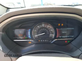 2020 Lincoln MKZ Hybrid Reserve with VIN 3LN6L5LU7LR623127, listed as a Copart auction lot 52403645 with 32,935 mi miles and Salvage title. Bid and sale history available at DreamBid. Image 9.