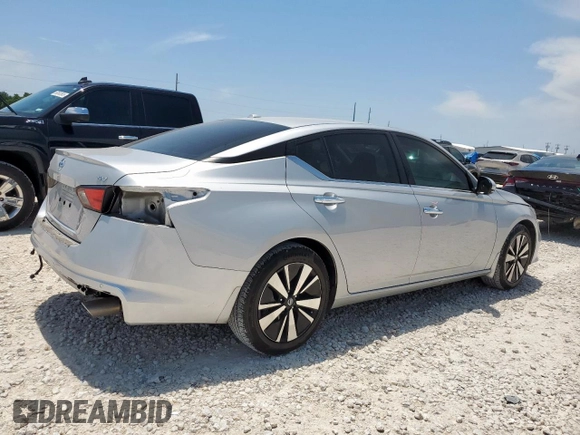 2021 Nissan Altima SV with VIN 1N4BL4DVXMN416889, listed as a Copart auction lot 58020005 with 14,440 mi miles and Salvage title. Bid and sale history available at DreamBid. Image 3.