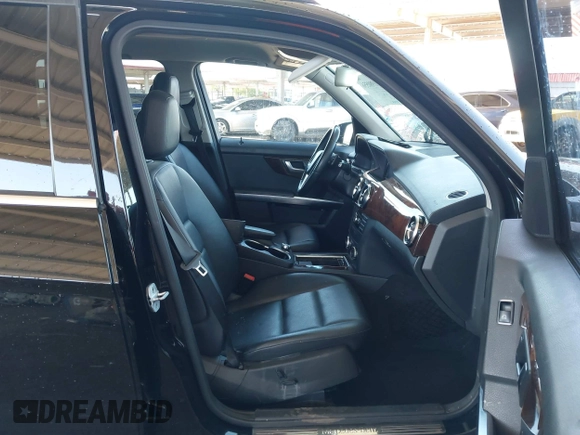 2014 Mercedes-Benz GLK 350 z VIN WDCGG5HB2EG317199, wystawiony jako IAAI lot #41980556 z przebiegiem 153 764 mil mil oraz . Historia ofert i sprzedaży dostępna na DreamBid. Obrazek 5.