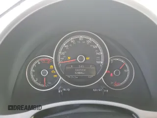2019 Volkswagen Beetle S с VIN 3VW5DAAT6KM501562, выставлен на аукционе Copart как лот 57631785 с пробегом Не указан миль и Списание • Salvage title. История ставок и продаж доступна на DreamBid. Изображение 9.