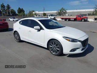 2018 Mazda 3 Grand Touring z VIN 3MZBN1W34JM163313, wystawiony jako IAAI lot #42003593 z przebiegiem 124 461 mil mil oraz . Historia ofert i sprzedaży dostępna na DreamBid. Obrazek 1.