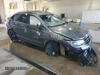 2024 Volkswagen Tiguan SEL R-Line z VIN 3VV4B7AX0RM012032, wystawiony jako Copart lot #54157225 z przebiegiem Nie podano mil oraz Szkoda całkowita • Salvage title. Historia ofert i sprzedaży dostępna na DreamBid. Obrazek 4.