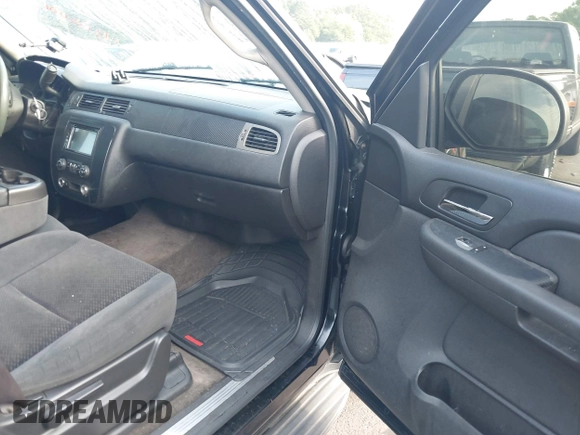 2008 Chevrolet Tahoe LS with VIN 1GNFC13C38R237657, listed as a IAAI auction lot 42620061 with 290,899 mi miles and . Bid and sale history available at DreamBid. Image 5.