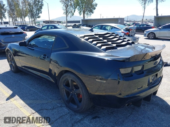 2013 Chevrolet Camaro LT z VIN 2G1FC1E30D9128690, wystawiony jako IAAI lot #41856470 z przebiegiem 139 573 mil mil oraz . Historia ofert i sprzedaży dostępna na DreamBid. Obrazek 3.
