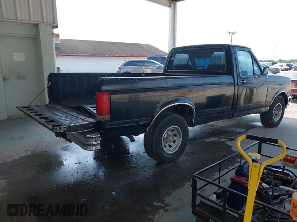 1990 Ford F-150 with VIN 1FTDF15N1LNA45594, listed as a IAAI auction lot 42786932 with 1,439 mi miles and . Bid and sale history available at DreamBid. Image 4.