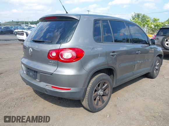 2010 Volkswagen Tiguan S with VIN WVGBV7AX8AW526711, listed as a IAAI auction lot 42735039 with 149,436 mi miles and . Bid and sale history available at DreamBid. Image 4.