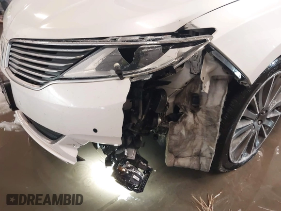 2014 Lincoln MKZ with VIN 3LN6L2J92ER836146, listed as a IAAI auction lot 41583343 with 130,613 mi miles. Bid and sale history available at carsss.com. Image 6.