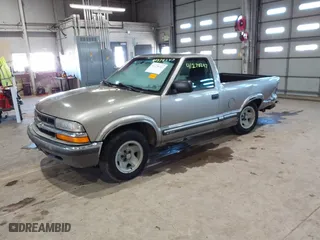 2000 Chevrolet S-10 LS with VIN 1GCCS1449YK187118, listed as a IAAI auction lot 41278247 with 0 mi miles. Bid and sale history available at carsss.com. Image 2.