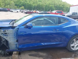 2019 Chevrolet Camaro 1LT z VIN 1G1FB1RX7K0151147, wystawiony jako IAAI lot #42179932 z przebiegiem 51 561 mil mil oraz . Historia ofert i sprzedaży dostępna na DreamBid. Obrazek 15.