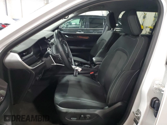2022 Jeep Grand Cherokee Altitude z VIN 1C4RJKAG7N8624317, wystawiony jako Copart lot #52625865 z przebiegiem 46 953 mil mil oraz Szkoda całkowita • Salvage title. Historia ofert i sprzedaży dostępna na DreamBid. Obrazek 7.