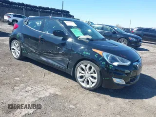 2013 Hyundai Veloster w/Black Int z VIN KMHTC6AD1DU111031, wystawiony jako IAAI lot #41816195 z przebiegiem 108 832 mil mil oraz . Historia ofert i sprzedaży dostępna na DreamBid. Obrazek 1.