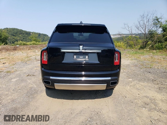 2022 Rolls-Royce Cullinan z VIN SLATV4C09NU214462, wystawiony jako Copart lot #70713624 z przebiegiem 9 904 mil mil oraz Szkoda całkowita • Salvage title. Historia ofert i sprzedaży dostępna na DreamBid. Obrazek 6.