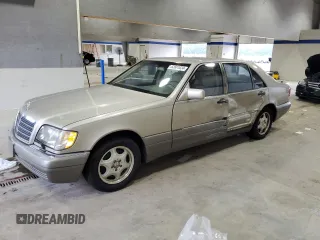 1995 Mercedes-Benz S 320 z VIN WDBGA33E0SA242786, wystawiony jako Copart lot #62931024 z przebiegiem 223 176 mil mil oraz Szkody całkowita. Historia ofert i sprzedaży dostępna na DreamBid. Obrazek 1.