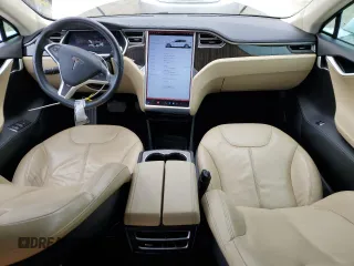 2013 Tesla Model S z VIN 5YJSA1DNXDFP21418, wystawiony jako Copart lot #59131655 z przebiegiem 106 428 mil mil oraz Szkoda całkowita • Salvage title. Historia ofert i sprzedaży dostępna na DreamBid. Obrazek 8.