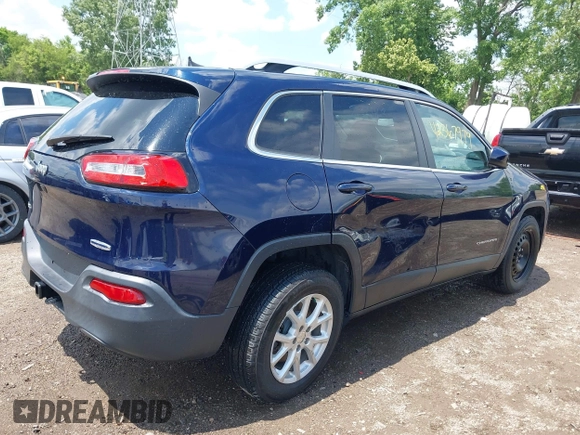 2016 Jeep Cherokee Latitude z VIN 1C4PJMCB1GW236468, wystawiony jako IAAI lot #42367979 z przebiegiem 72 301 mil mil oraz . Historia ofert i sprzedaży dostępna na DreamBid. Obrazek 4.