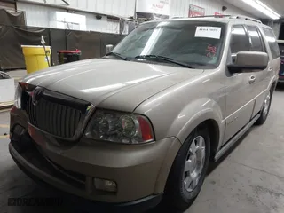 2005 Lincoln Navigator Luxury with VIN 5LMFU275X5LJ19216, listed as a IAAI auction lot 41641059 with 133,888 mi miles. Bid and sale history available at carsss.com. Image 17.
