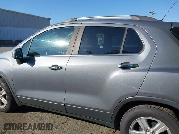 2020 Chevrolet Trax LT z VIN 3GNCJLSB2LL269660, wystawiony jako IAAI lot #42039286 z przebiegiem 111 147 mil mil oraz . Historia ofert i sprzedaży dostępna na DreamBid. Obrazek 14.