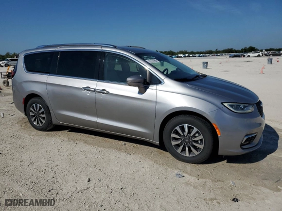 2021 Chrysler Pacifica Hybrid Touring L with VIN 2C4RC1L71MR594686, listed as a Copart auction lot 50885575 with 64,792 mi miles and Clean Title. Bid and sale history available at carsss.com. Image 4.