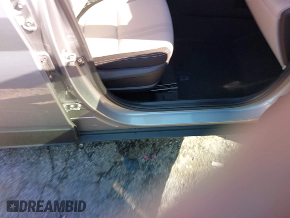 2024 Hyundai Venue SEL with VIN KMHRC8A30RU317543, listed as a IAAI auction lot 41978170 with 10,372 mi miles and . Bid and sale history available at DreamBid. Image 5.