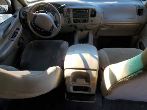 2000 Ford Expedition XLT with VIN 1FMRU1667YLB59133, listed as a Copart auction lot 45572835 with 206,773 mi miles and Salvage Title. Bid and sale history available at DreamBid. Image 8.