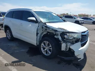 2015 Toyota Highlander XLE z VIN 5TDKKRFH5FS101903, wystawiony jako IAAI lot #42370990 z przebiegiem 113 518 mil mil oraz . Historia ofert i sprzedaży dostępna na DreamBid. Obrazek 1.