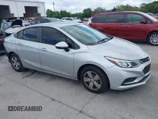 2017 Chevrolet Cruze LS z VIN 1G1BC5SM2H7253345, wystawiony jako IAAI lot #41901413 z przebiegiem 89 166 mil mil oraz . Historia ofert i sprzedaży dostępna na DreamBid. Obrazek 1.