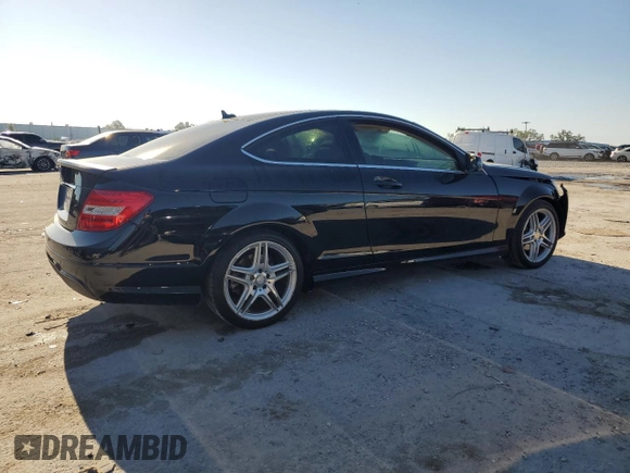 2015 Mercedes-Benz C 250 z VIN WDDGJ4HBXFG393522, wystawiony jako Copart lot #48867525 z przebiegiem 99 206 mil mil oraz Szkoda całkowita • Salvage title. Historia ofert i sprzedaży dostępna na DreamBid. Obrazek 3.
