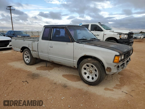 1982 Datsun 720 z VIN JN6MD06S6CW100827, wystawiony jako Copart lot #80042334 z przebiegiem 141 251 mil mil oraz Tytuł czysty. Historia ofert i sprzedaży dostępna na DreamBid. Obrazek 4.