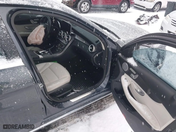 2015 Mercedes-Benz C-Class C 300 Luxury with VIN 55SWF4KB5FU092617, listed as a IAAI auction lot 41245973 with 116,755 mi miles. Bid and sale history available at carsss.com. Image 5.