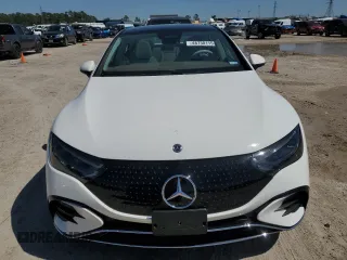 2024 Mercedes-Benz EQE 350+ z VIN W1KEG2BB4RF060472, wystawiony jako Copart lot #48730115 z przebiegiem 1 090 mil mil oraz Szkoda całkowita • Salvage title. Historia ofert i sprzedaży dostępna na DreamBid. Obrazek 5.