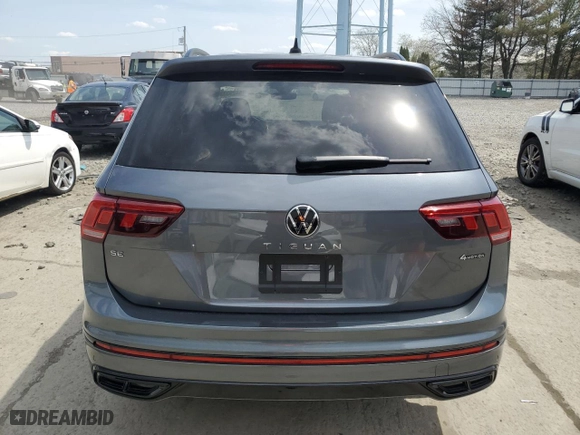 2024 Volkswagen Tiguan SE R-Line Black with VIN 3VV8B7AX3RM112370, listed as a Copart auction lot 54293335 with 3,330 mi miles and Salvage Title. Bid and sale history available at carsss.com. Image 6.