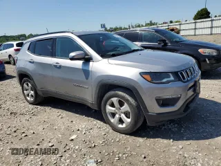 2018 Jeep Compass Latitude z VIN 3C4NJDBB6JT392821, wystawiony jako Copart lot #57628865 z przebiegiem 217 327 mil mil oraz Szkoda całkowita • Salvage title. Historia ofert i sprzedaży dostępna na DreamBid. Obrazek 4.