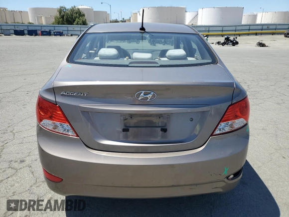 2012 Hyundai Accent GLS z VIN KMHCT4AE3CU197339, wystawiony jako Copart lot #55993685 z przebiegiem 218 401 mil mil oraz Szkody całkowita. Historia ofert i sprzedaży dostępna na DreamBid. Obrazek 6.