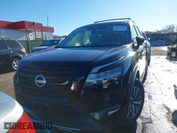 2023 Nissan Pathfinder SL z VIN 5N1DR3CCXPC231961, wystawiony jako IAAI lot #41375091 z przebiegiem 24 314 mil mil oraz . Historia ofert i sprzedaży dostępna na DreamBid. Obrazek 13.