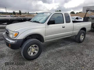 2000 Toyota Tacoma PreRunner with VIN 4TASM92N7YZ639554, listed as a Copart auction lot 43597605 with 179,900 mi miles and Clean title. Bid and sale history available at DreamBid. Image 1.